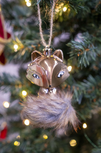 Zawieszka wiewiórka/ lis na bombce futerko brąz ogon 6cm