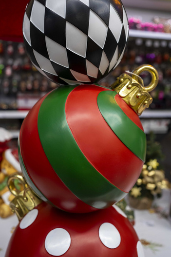 Trzy Bombki LED kropki/paski/romby 82cm