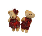 Zawieszka misie pluszowe brązowe, czerwone ubranko w kratkę 2 sztuki