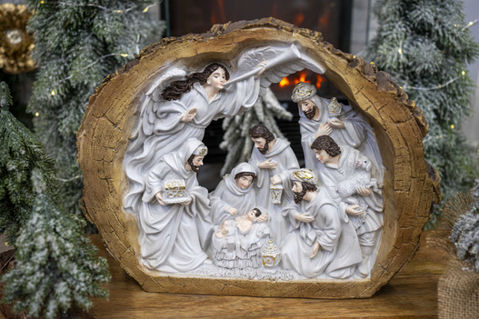 Szopka drewniana brązowa Święta Rodzina w plastrze drewna 24,5x32 cm