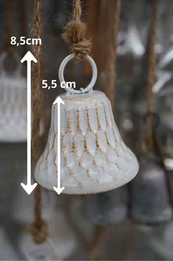 Dzwonki metalowe białe przycierane 3 sztuki na jutowym sznurze 57 cm