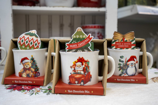 Kubek ceramiczny Pingwin/ Miś/ Mikołaj w kartoniku z czekoladą na gorąco 1 sztuka