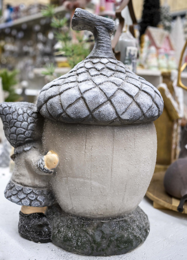 Domek LED Żołądź z dziewczynką szary 41x29cm