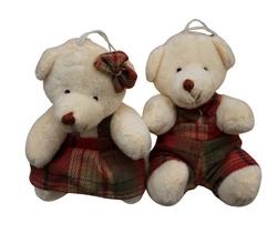 Zawieszka misie pluszowe białe, czerwone ubranko w kratkę 2 sztuki