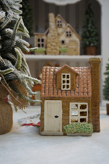 Domek Holenderski T-light brązowy z cegiełek, różowy dach z kominem