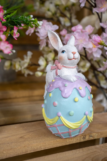 Figurka Królik biały na jajku niebieskim pastel  16,5cm