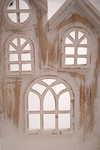 Skrzynka drewniana domki, bielona 30x16x54cm