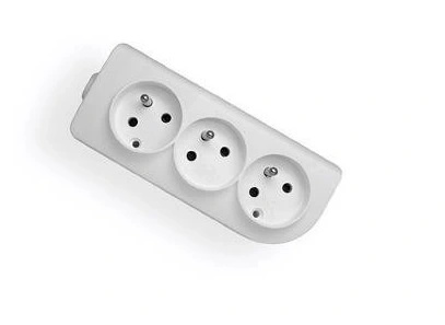 Gniazdo przedłużacza z uziemieniem 3x2P