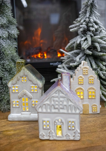 Domek Holenderski LED beżowy, czerwono-fioletowy dach i komin