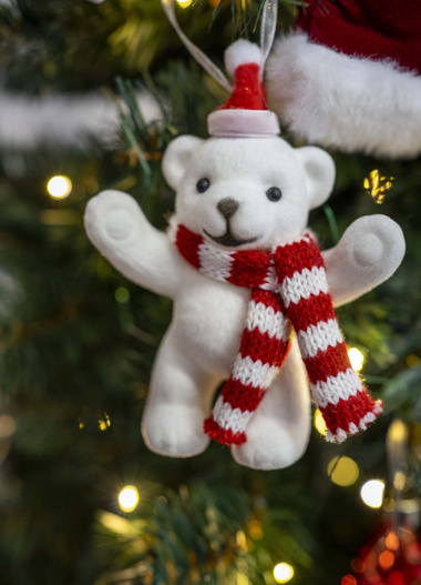 Zawieszka Miś biały w czerwonym szaliczku i czapce 9,5cm 4 wzory