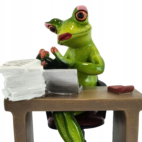Figurka Żaba zielona przy biurku z laptopem 14,5cm