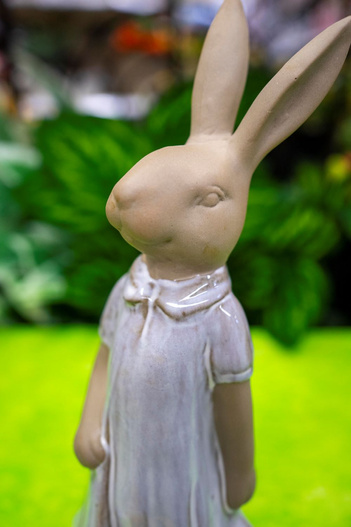 Figurka Zając ONA beż cieniowana sukienka 30,5cm