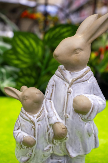 Figurka Zając ONA z dzieckiem beż cieniowane 29cm