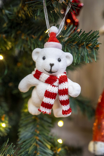 Zawieszka Miś biały w czerwonym szaliczku i czapce 9,5cm 4 wzory