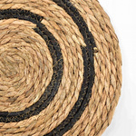 Mata stołowa okrągła z liści hiacynta beżowo-brązowa 38cm