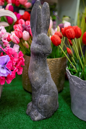 Zając beton siedzący szaro-zielony przycierany 46cm