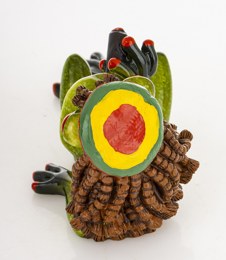 Figurka Żaba leżąca, paląca fajkę 7x13cm