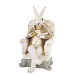 Figurka Królik ON w kremowym fotelu ze złotą filiżanką 18cm