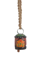 Dzwonek metalowy zawieszka czerwono-zielona kwiaty sznur jutowy 8,5 cm 