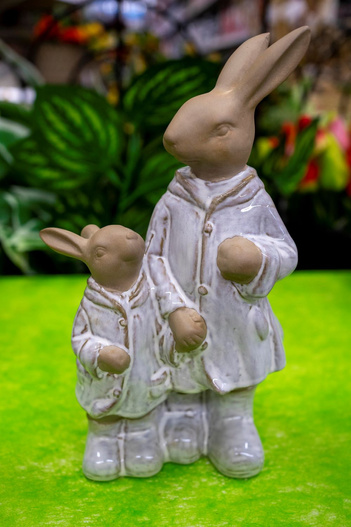 Figurka Zając ONA z dzieckiem beż cieniowane 29cm