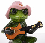 Figurka Żaba z gitarą z różowym kapeluszu 11cm
