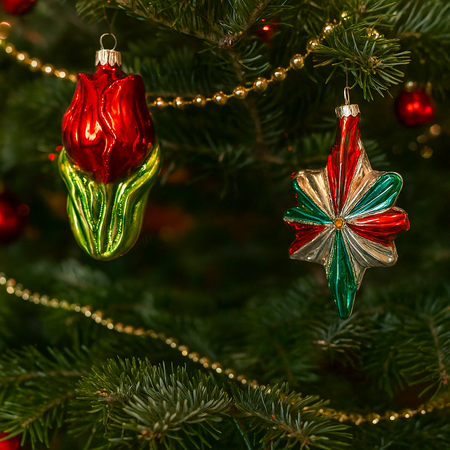 Bombka szklana tęcza gwiazda 14,5cm z bliska