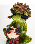 Figurka Żaba siedząca, grająca na bębenku w okularach 9cm