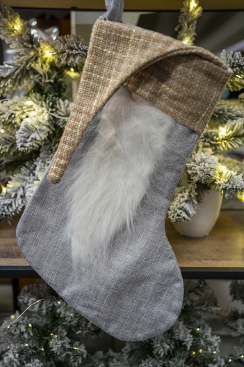 Skarpeta na prezenty ze skrzatem brąz lub szara