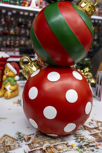 Trzy Bombki LED kropki/paski/romby 82cm