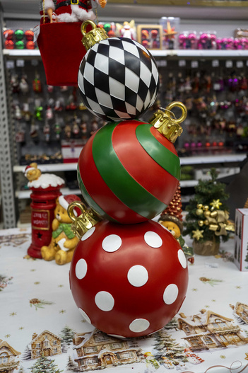 Trzy Bombki LED kropki/paski/romby 82cm