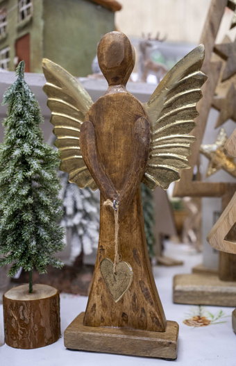 Anioł drewniany brązowy płaski złote metalowe skrzydła 32cm