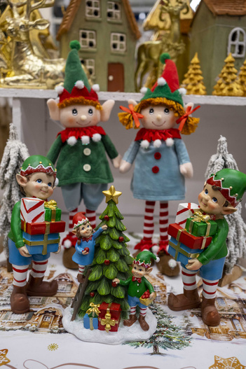 Elf ON zielono-niebieski z prezentami 22,5 cm