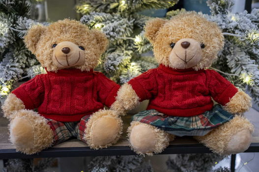 Miś pluszowy w czerwonym sweterku 20cm 2wzory 1 sztuka