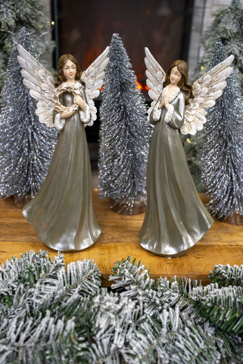 Anioł w srebrnej sukience białe skrzydła złoty wianek w ręce 26cm