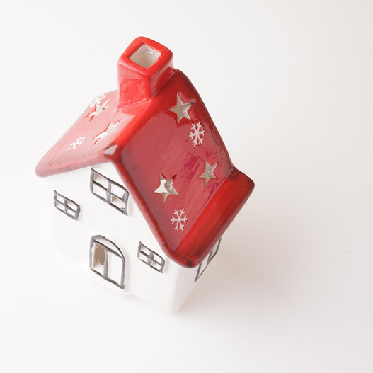 Domek ceramiczny tealight czerwony dach gwiazdki
