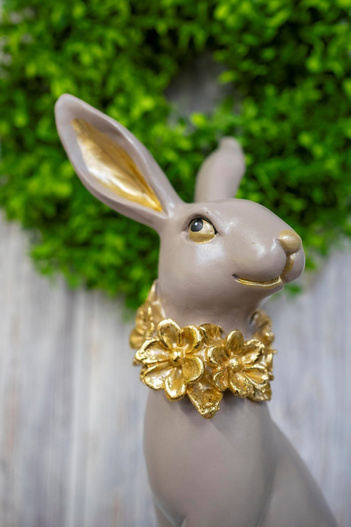Figurka Zając ceramiczny brąz złoty wianek na szyi 30cm